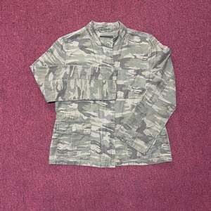 Sanctuary Women's Camouflage Lightweight Utility Jacket with Frayed Hem